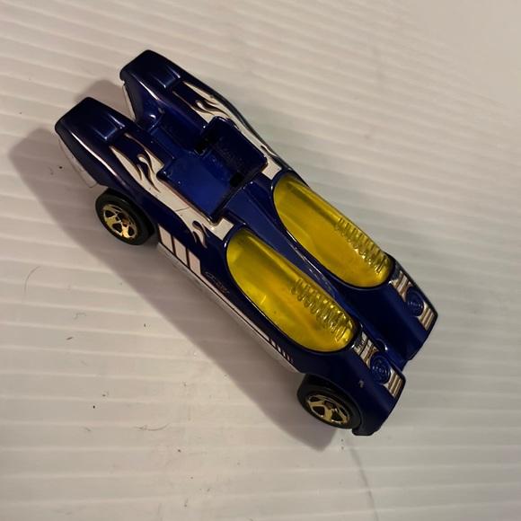 1097600_3